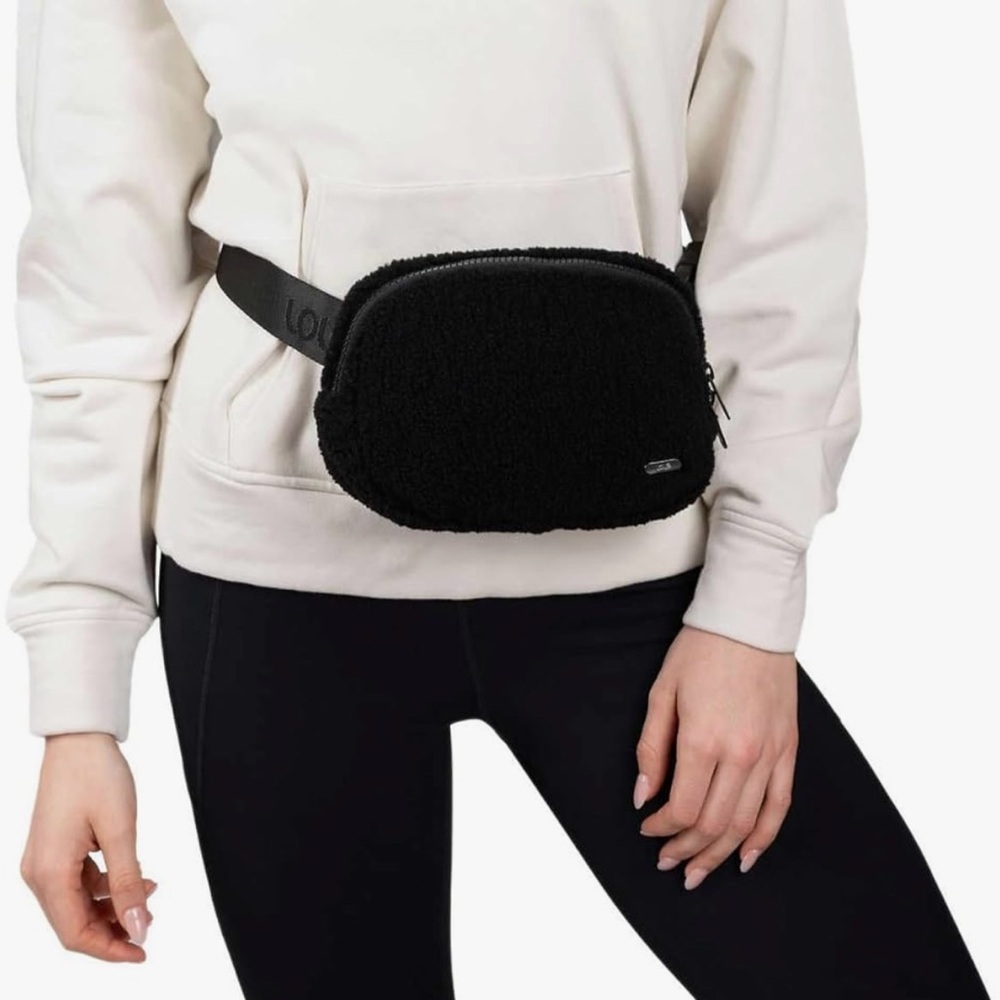 🖤LOLË Lole - Sherpa Belt Bag, Black bag (New with Tags)🖤
